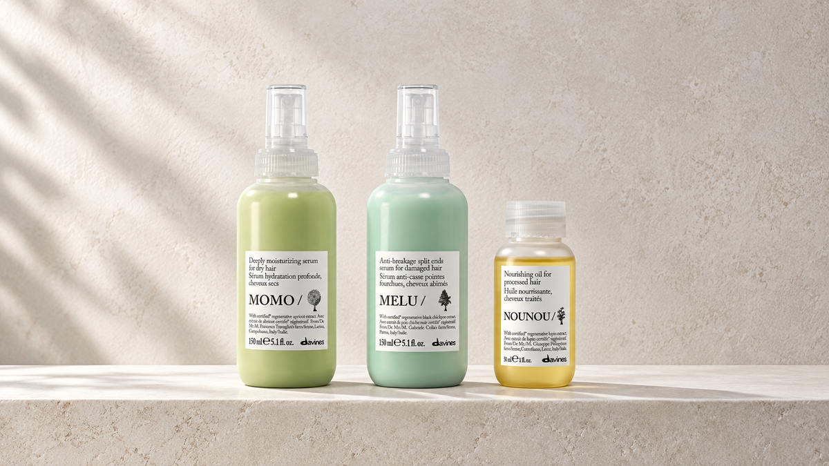 Davines MOMO Serum, MELU Serum og NOUNOU Oil på lys steinplate
