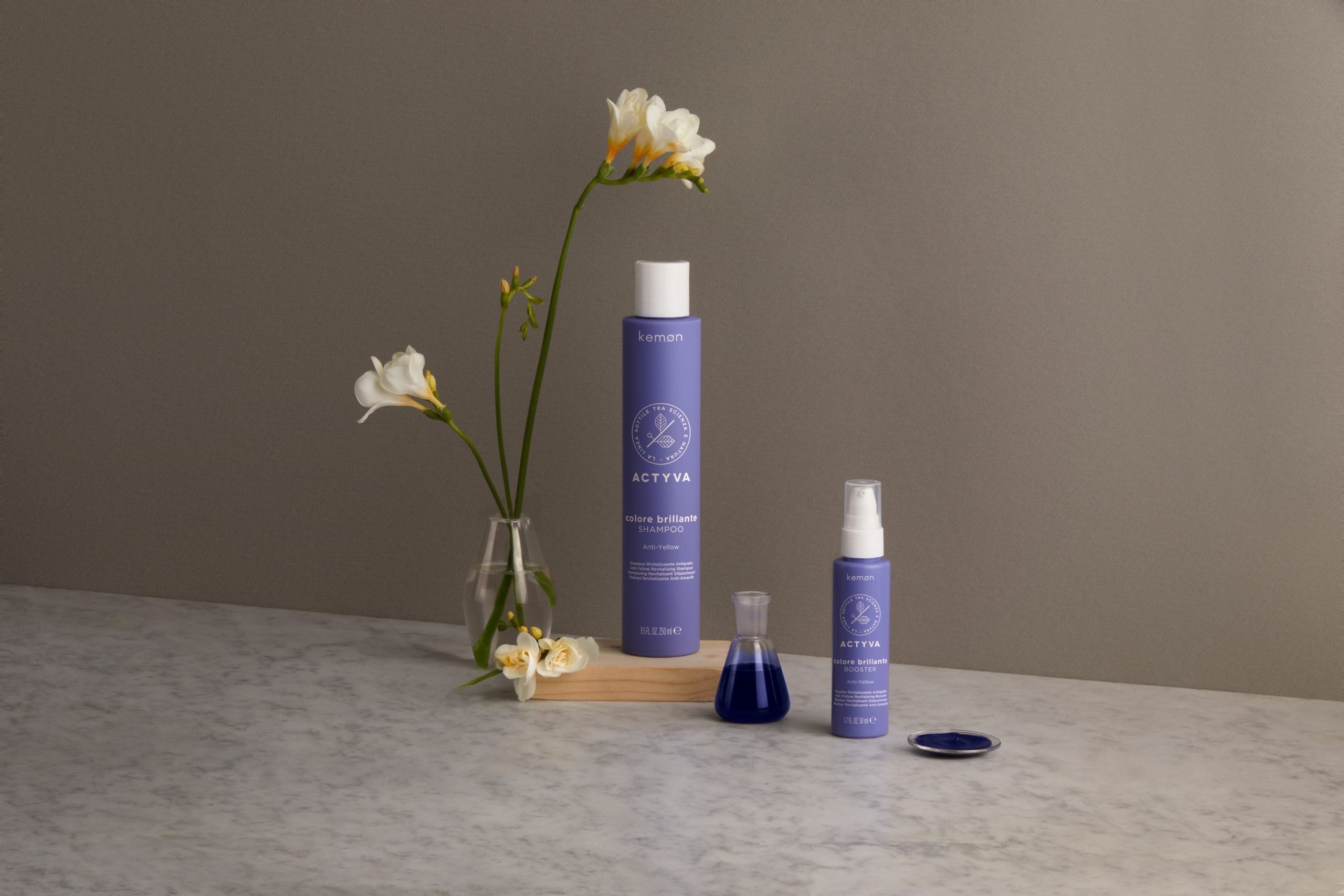 Actyva Colore Brillante, Anti Yellow Shampoo - Fargebeskyttende Sjampo for Kaldere Blondt og Grått Hår