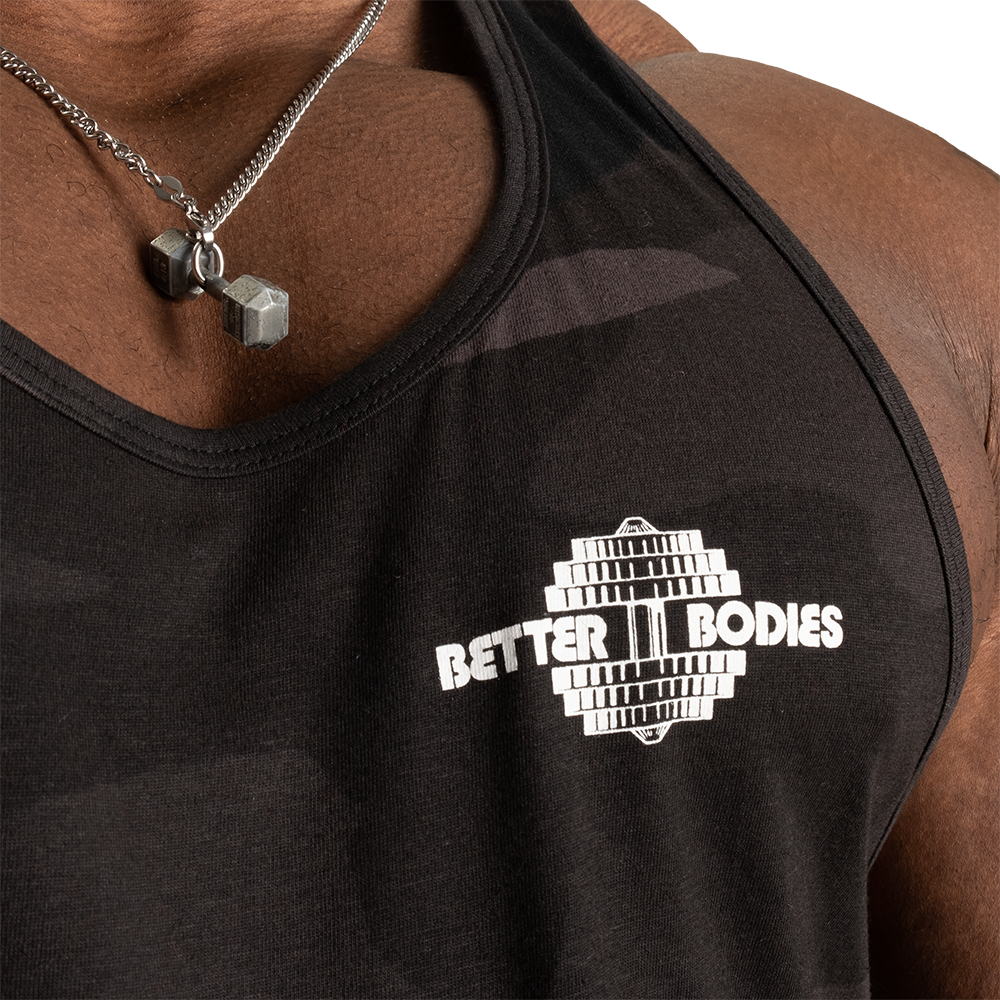 Better Bodies Essential T-back, Dark Camo V2, XL - Treningstrøyer - JK-Shop