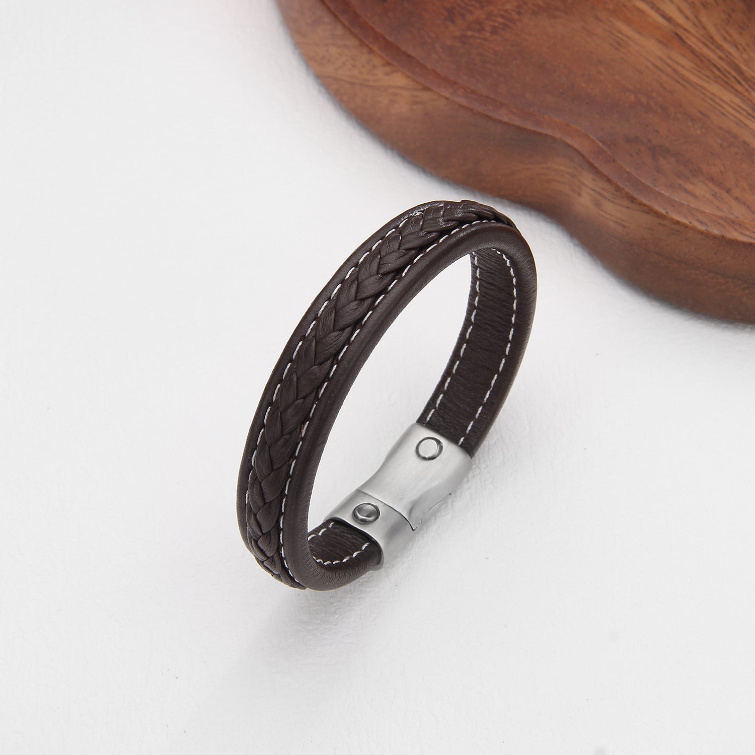 Classic Magnetico - Brunt Lærarmbånd med Søm - Armbånd - JK-Shop