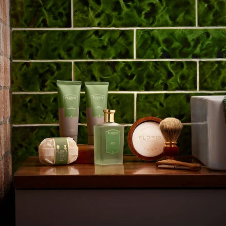 Floris Elite Barbersæbe i træskål 100 gr. - Barbersåpe - JK-Shop