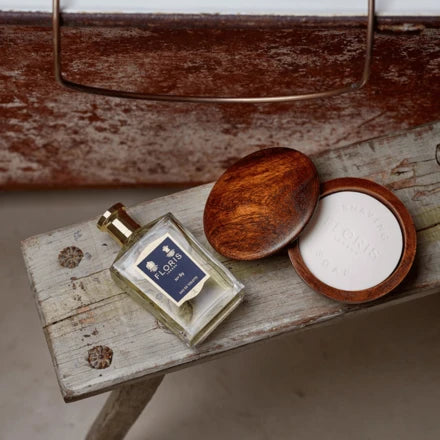 Floris Elite Barbersæbe i træskål 100 gr. - Barbersåpe - JK-Shop