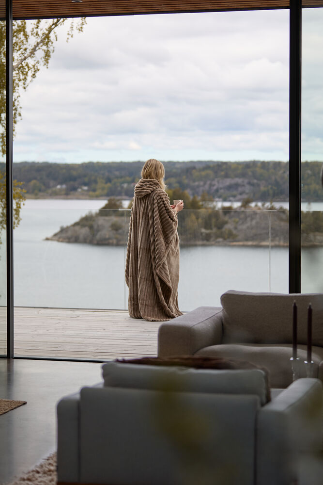Kosta Linnewäfveri Cozy poncho pledd - Pledd - JK-Shop
