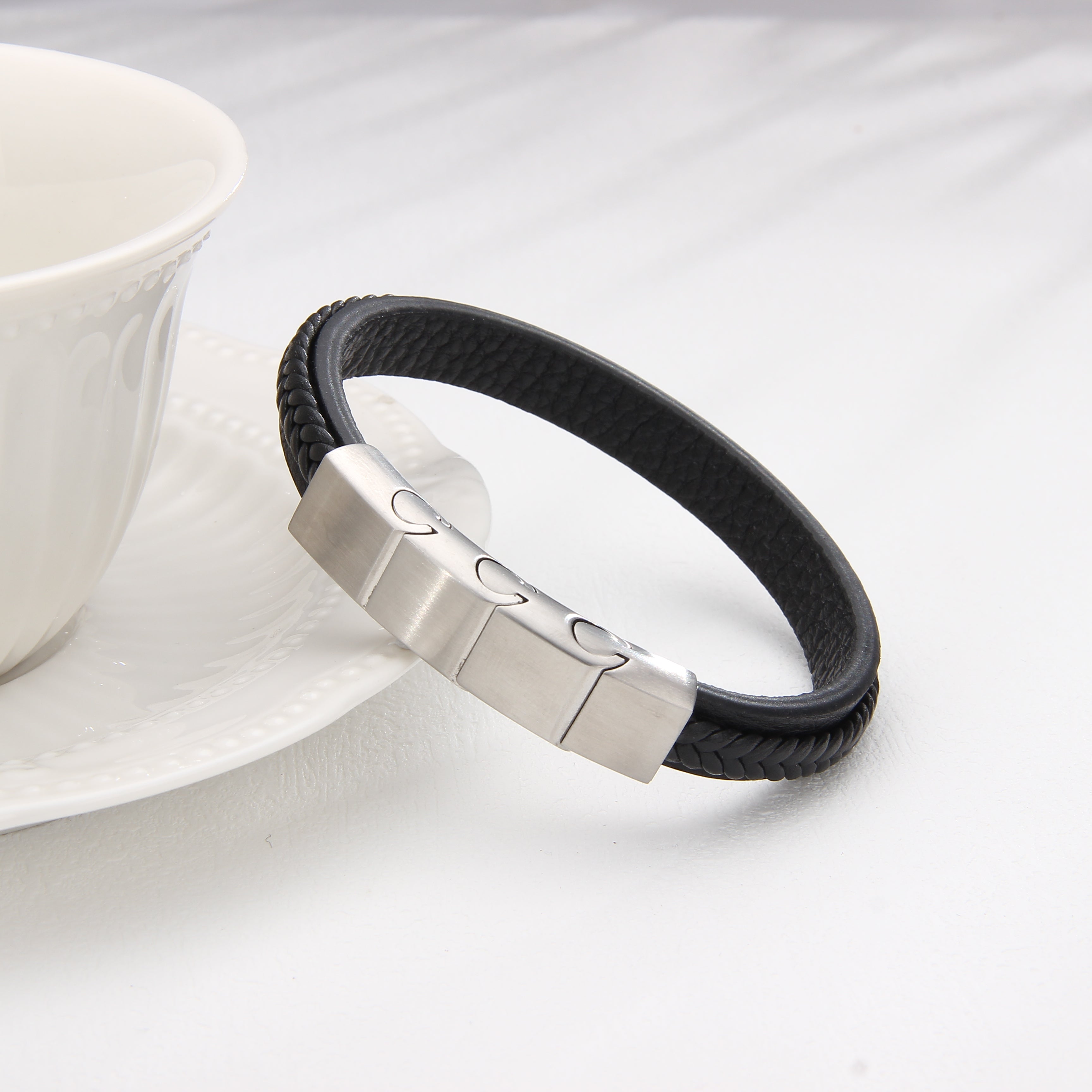 Midnight Magnetico - Justerbart Lærarmbånd - Armbånd - JK-Shop