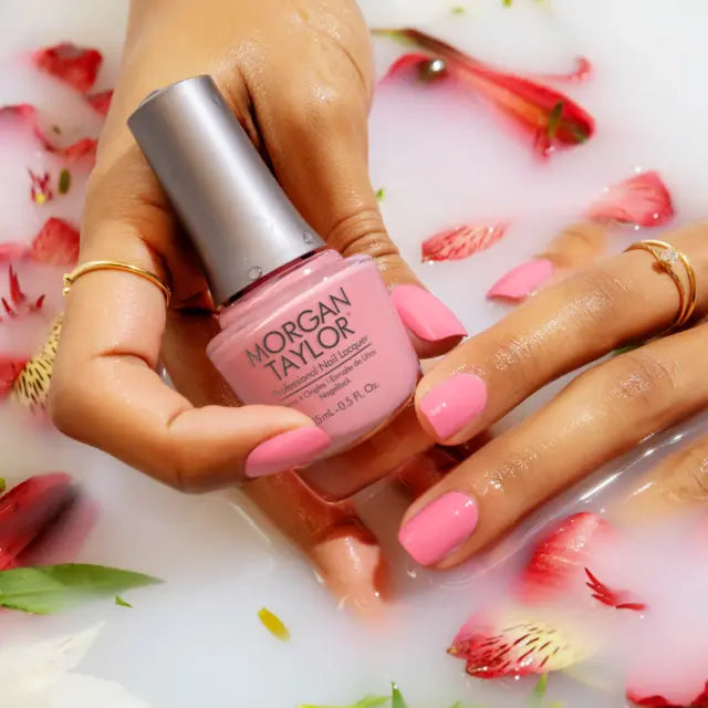 Morgan Taylor Pure Beauty BED OF PETALS 15ml - Neglelakk - JK-Shop