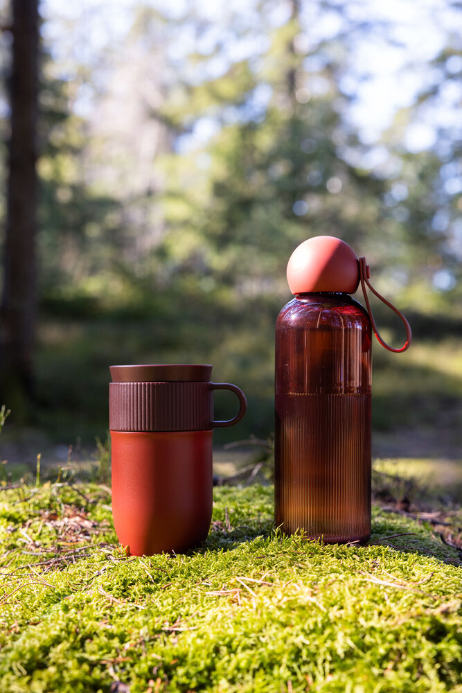 Sagaform Stunder i bevegelse - Vannflaske med termokopp - JK-Shop