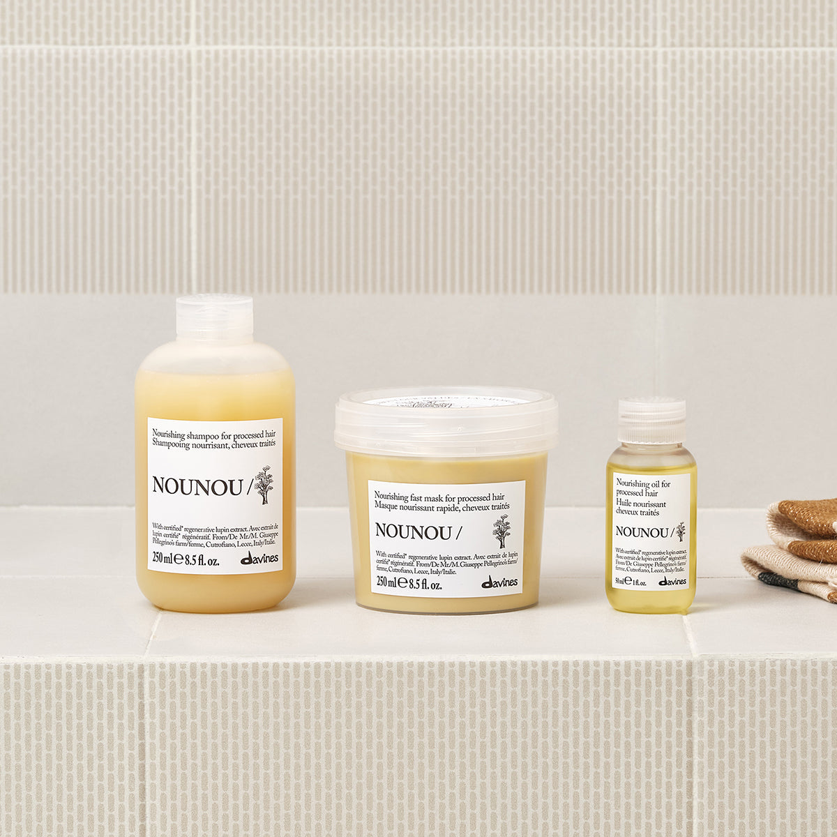 Davines Nounou Mask 250 ml fra Essential Haircare, stemningsbilde