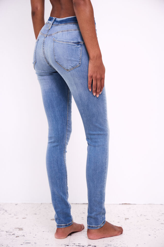 ICHI, ERIN IZARO LIGHT BLUE BLEACHED - Jeans - JK-Shop