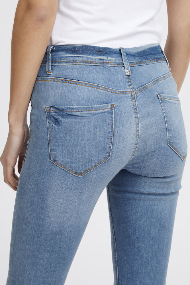 ICHI, ERIN IZARO LIGHT BLUE BLEACHED - Jeans - JK-Shop