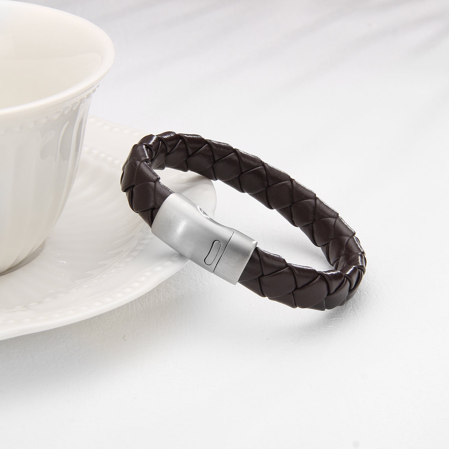 Magnetico Luxe - Flettet Lærarmbånd i Brun - Armbånd - JK-Shop