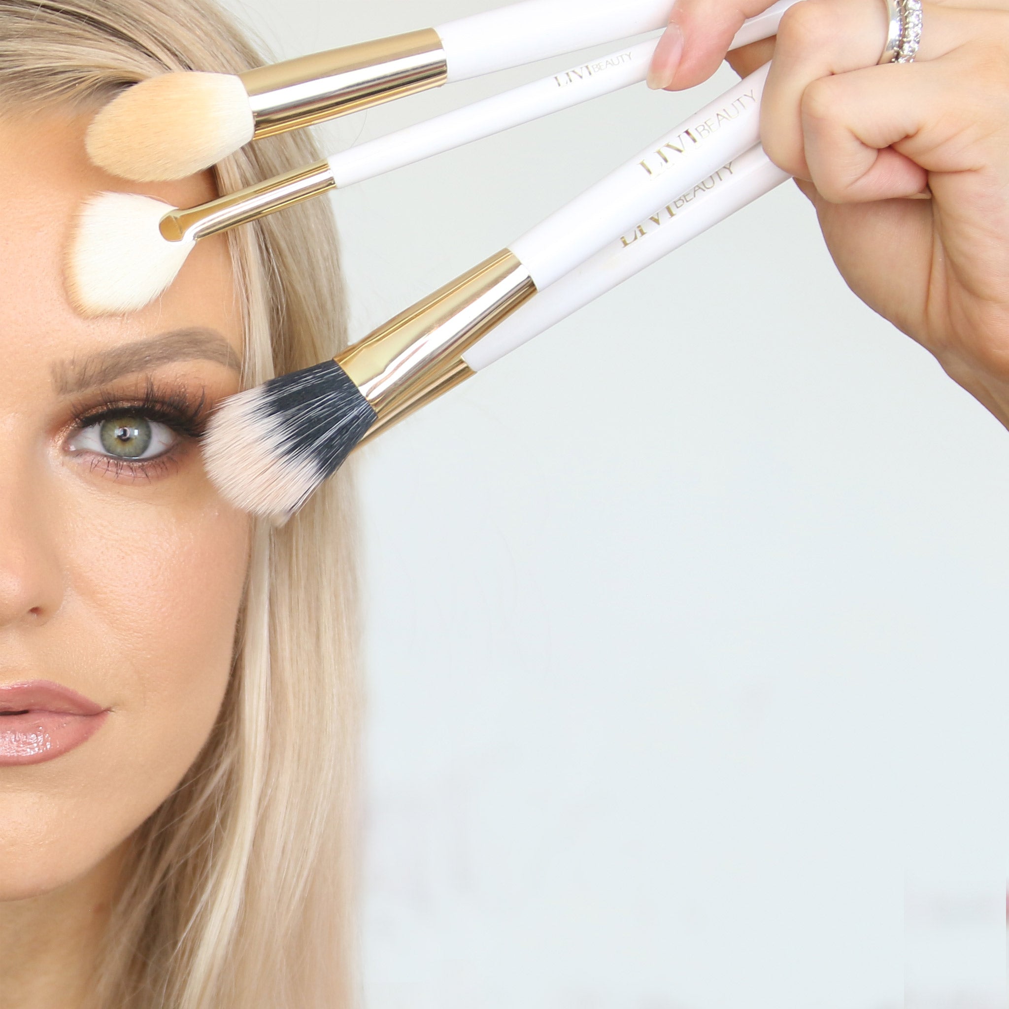 SET IT BRUSH - Makeup Brushes - JK-Shop