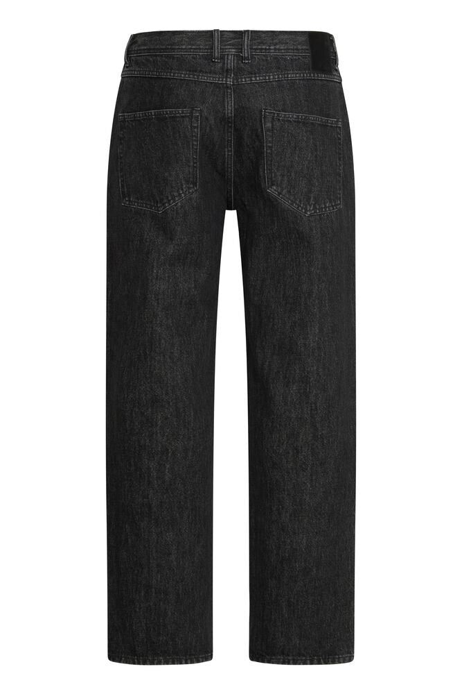 Solid Ryan svart jeans regular fit på modell