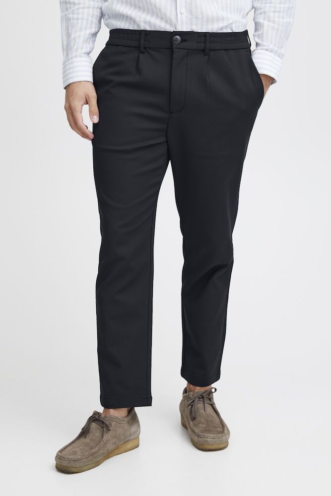 Casual Friday, MARC performance pants with pleat
