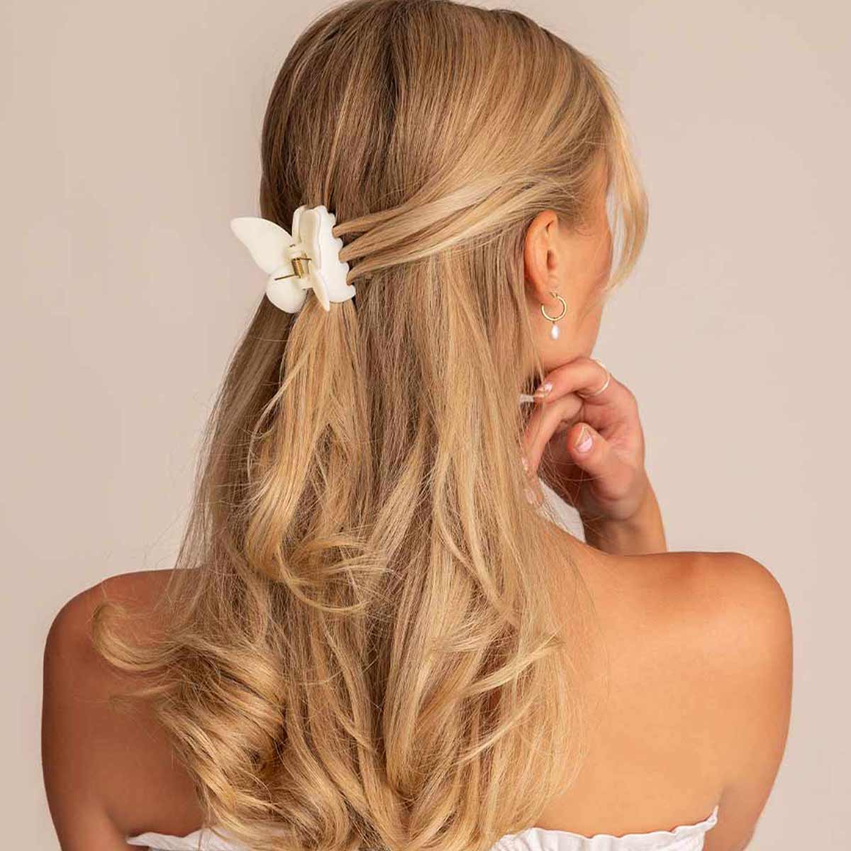 Léonie Items Hair Clip Butterfly Creme White sett fra siden